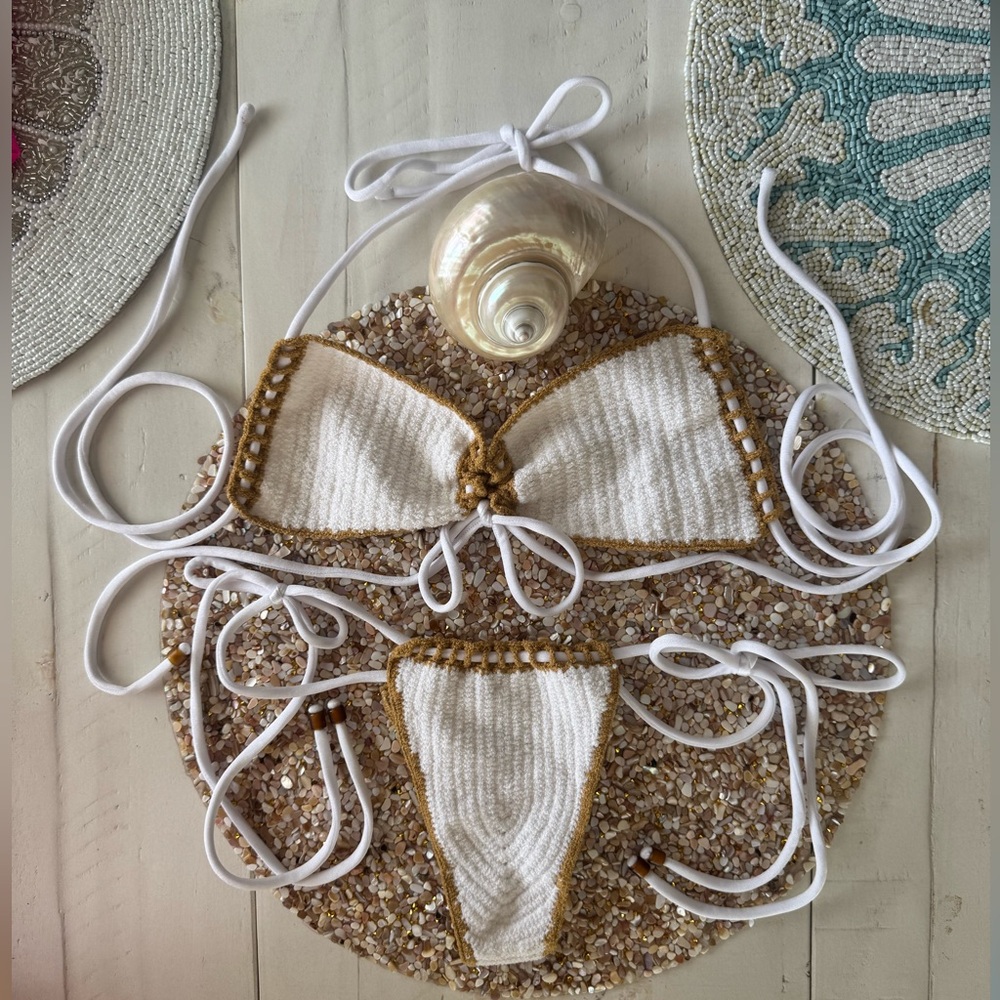 Indah Samira top and Iza bottom in white - Picture 2 of 7